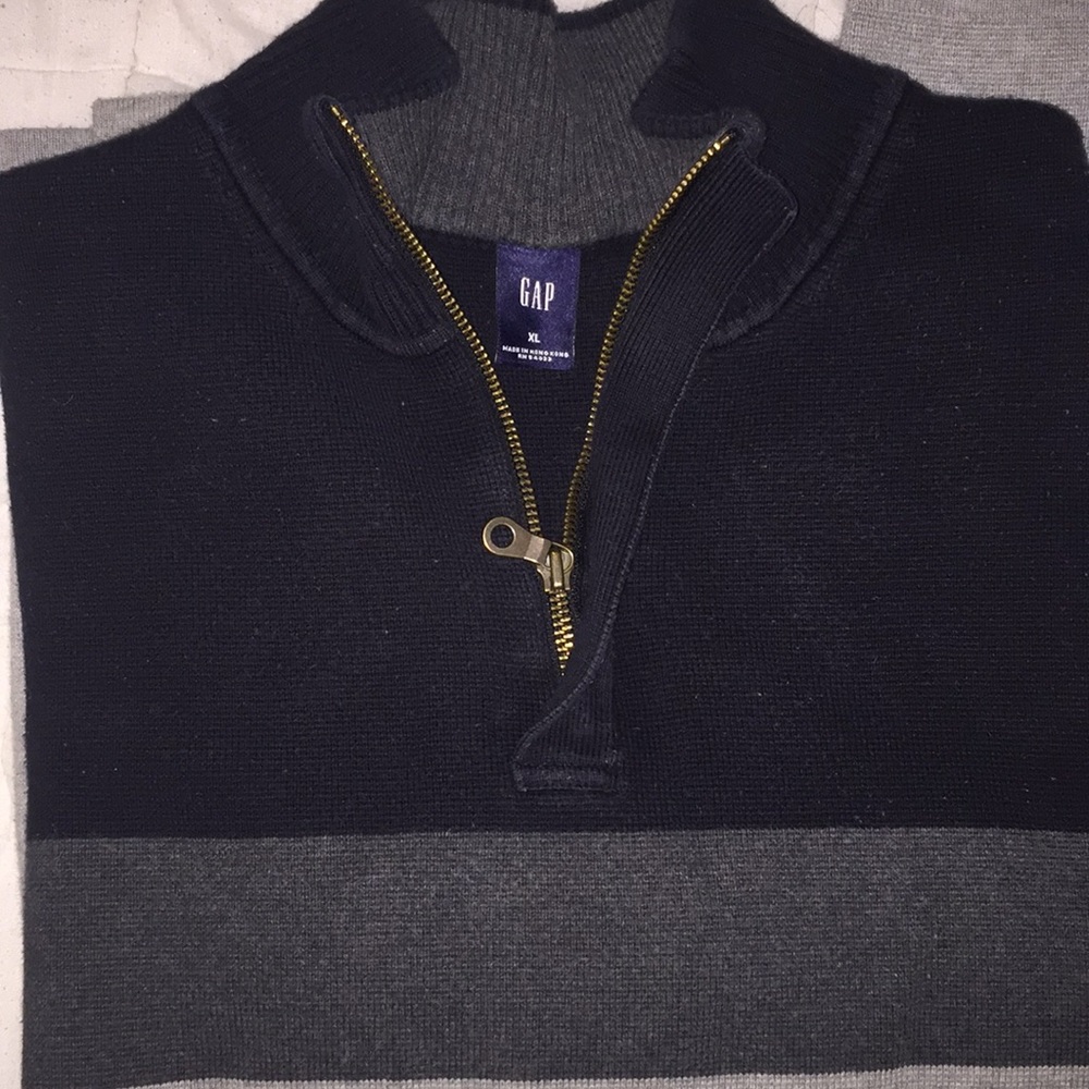New Gap Men’s Sweater w/o Tags!